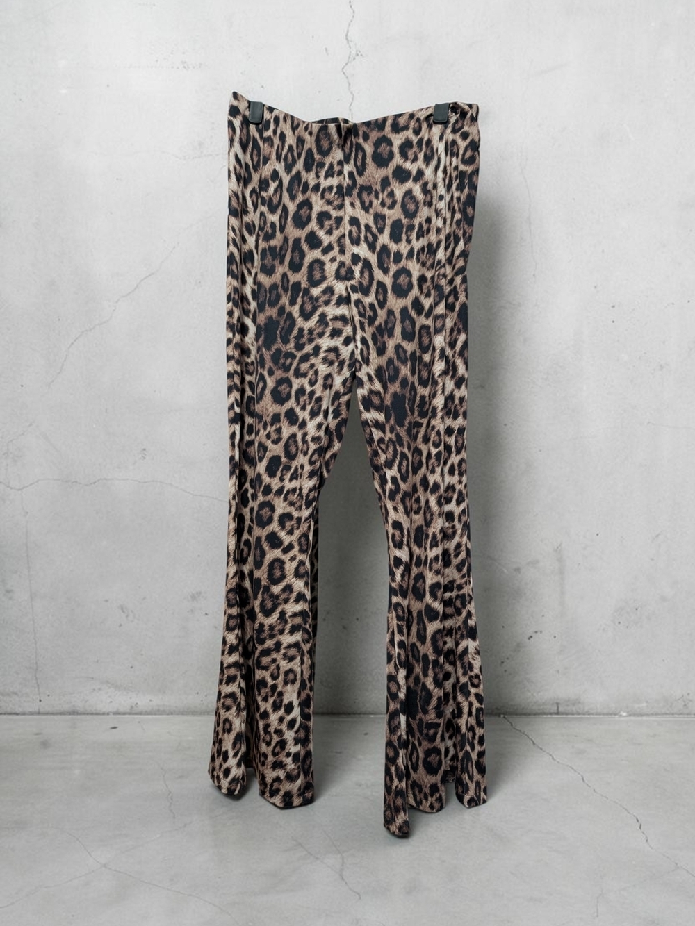 Fashion Nova Natural Instincts Leopard Flare Leg Pant 33 - Leopard 1X (EUC) - Picture 4 of 7